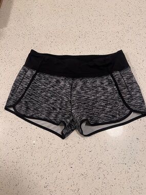 Lululemon Run Times Short 4-way Stretch 4" Inseam Dramatic Static Black Size 8